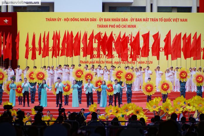 Hình ảnh cờ hoa rực rỡ trong phần bế mạc đã để lại niềm hân hoan và ấn tượng mạnh với toàn thể đại biểu tham dự chương trình cũng như nhân dân xem qua sóng truyền hình trực tiếp