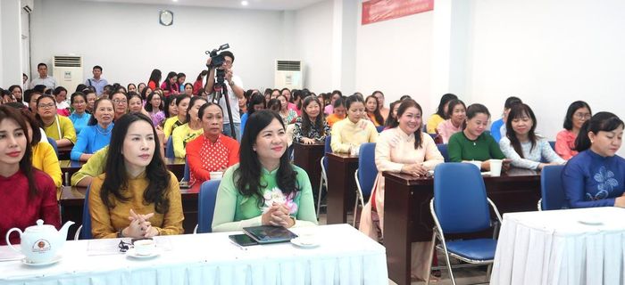 Hội LHPN TPHCM phối hợp cùng Nhà Văn hóa Phụ nữ TPHCM tổ chức chương trình nói chuyện chuyên đề “Tự hào 50 năm Thành phố mang tên Bác Hồ kính yêu qua các ca khúc đi cùng năm tháng”.