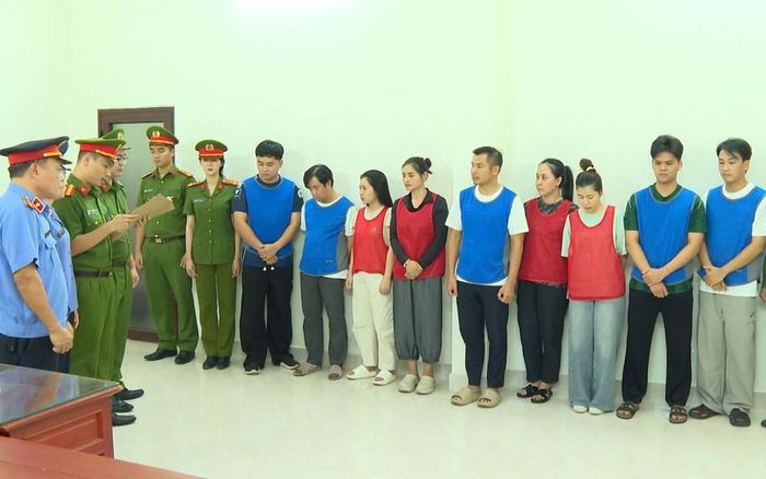Cơ quan Cảnh sát điều tra Công an tỉnh Thanh Hóa thi hành lệnh khởi tố vụ án, khởi tố bị can. Ảnh: Công an Thanh Hóa