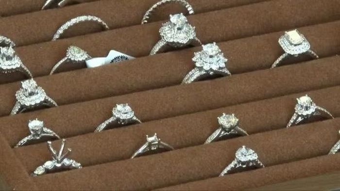 Một số sản phẩm kim cương bị cơ quan công an thu giữ