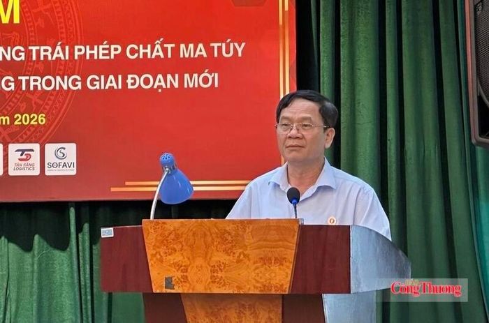 Trung tướng, Tiến sĩ Khuất Việt Dũng, Phó Bí thư Đảng ủy, Phó Chủ tịch Hội Cựu chiến binh Việt Nam phát biểu khai mạc tọa đàm.