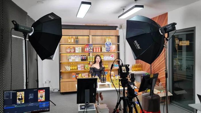 Hoạt động livestream bán hàng sẽ phải tuân thủ nhiều quy định mới về xác thực danh tính và minh bạch thông tin từ ngày 1/7/2026. Ảnh minh họa