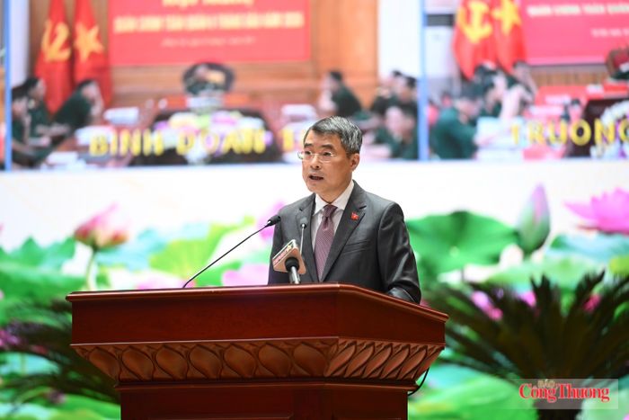 Đồng chí Lê Minh Hưng, Ủy viên Bộ Chính trị, Thủ tướng Chính phủ dự và chỉ đạo hội nghị. Ảnh: Nguyên Khánh