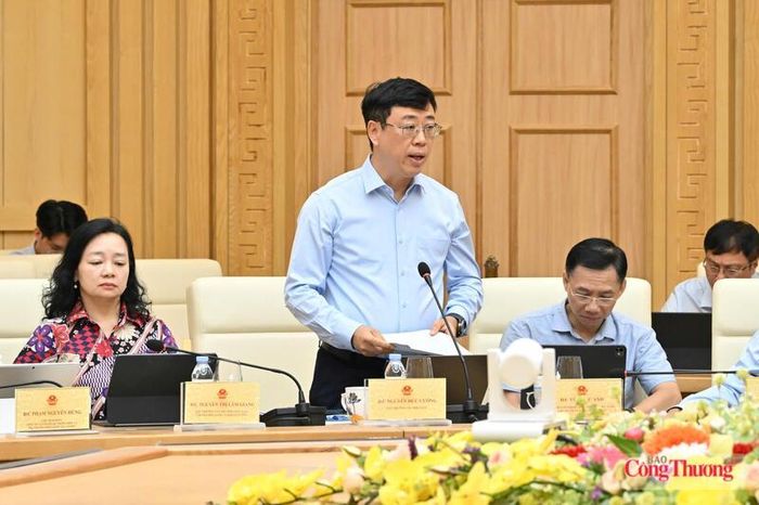 Ông Nguyễn Đức Cường, Cục trưởng Cục Điện lực báo cáo tóm tắt kết quả công tác 6 tháng đầu năm 2026. Ảnh: Cấn Dũng
