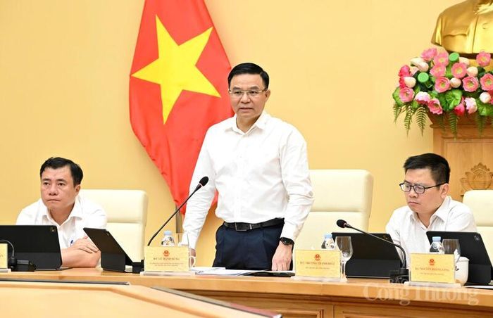 Bí thư Đảng ủy, Bộ trưởng Bộ Công Thương Lê Mạnh Hùng chủ trì hội nghị. Ảnh: Cấn Dũng