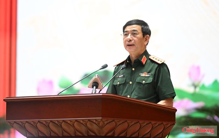 Đại tướng Phan Văn Giang, Ủy viên Bộ Chính trị, Phó Bí thư Quân ủy Trung ương, Phó Thủ tướng Chính phủ, Bộ trưởng Bộ Quốc phòng chủ trì hội nghị. Ảnh: Nguyên Khánh