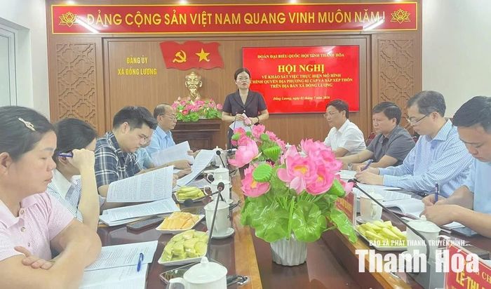 Phó Trưởng Đoàn ĐBQH tỉnh Lương Thị Hoa phát biểu tại buổi làm việc với xã Đồng Lương.