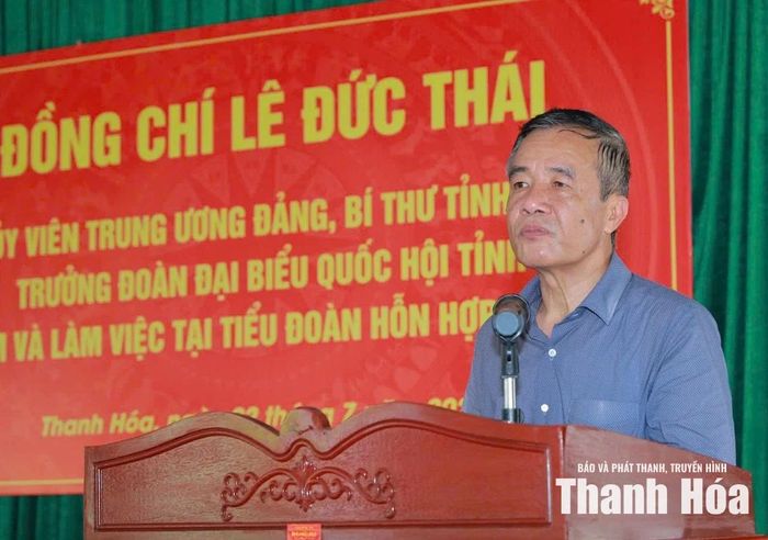 Bí thư Tỉnh ủy Lê Đức Thái phát biểu biểu dương tinh thần trách nhiệm, ý chí vượt khó của cán bộ, chiến sĩ đang làm nhiệm vụ trên đảo Mê.