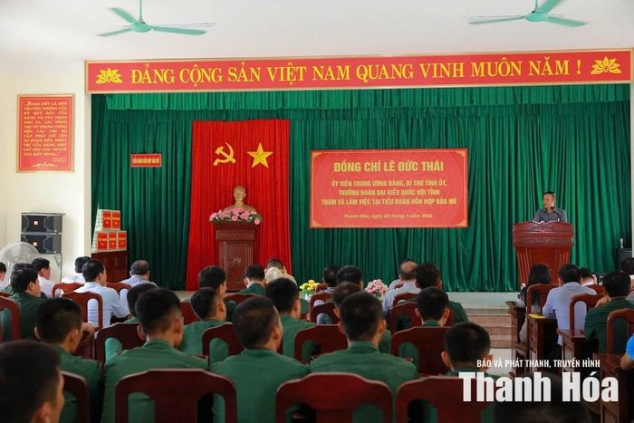 Bí thư Tỉnh ủy Lê Đức Thái phát biểu tại buổi làm việc với Tiểu đoàn hỗn hợp Đảo Mê.