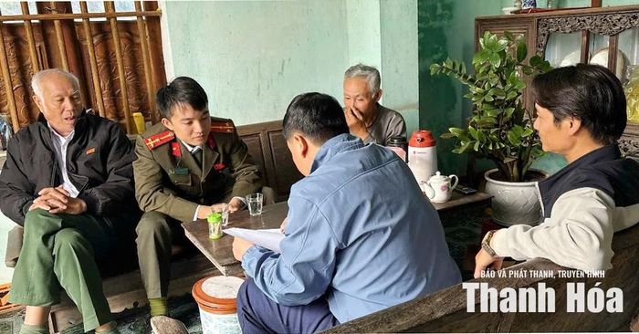 Công an phường Tĩnh Gia chủ động đến từng khu dân cư, gặp gỡ các chức sắc, chức việc, tranh thủ người có uy tín để tuyên truyền pháp luật, vận động Nhân dân chấp hành chủ trương của Đảng, chính sách, pháp luật của Nhà nước.