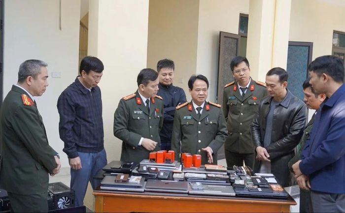Lực lượng An ninh Thanh Hóa đã quán triệt sâu sắc phương châm “An ninh chủ động”, bảo vệ an ninh từ sớm, từ xa, từ cơ sở; tập trung nắm chắc tình hình, phân tích, dự báo chính xác các vấn đề nổi lên, kịp thời tham mưu cho cấp ủy, chính quyền các giải pháp phù hợp. Ảnh: Công an Thanh Hóa