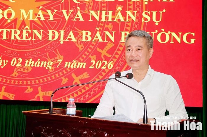 Bí thư Đảng ủy, Chủ tịch HĐND phường Tĩnh Gia Trịnh Xuân Phú phát biểu chỉ đạo tại hội nghị.