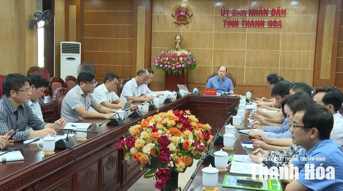 Phó Chủ tịch UBND tỉnh Cao Văn Cường cùng các đại biểu dự hội nghị tại điểm cầu UBND tỉnh Thanh Hóa.
