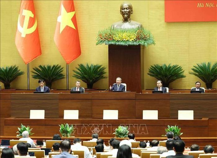 Tổng Bí thư, Chủ tịch nước Tô Lâm cùng các đồng chí Lãnh đạo chủ chốt và Trưởng Ban Tổ chức Trung ương chủ trì Hội nghị. Ảnh:TTXVN