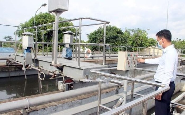 Thành phố yêu cầu các dự án đầu tư, cơ sở sản xuất, kinh doanh, dịch vụ thuộc đối tượng áp dụng chủ động rà soát quy mô, lưu lượng, công suất và yêu cầu trong giấy phép môi trường; xây dựng kế hoạch và bố trí nguồn lực đầu tư hệ thống quan trắc tự động, liên tục bảo đảm hoàn thành đúng thời hạn. Ảnh minh họa