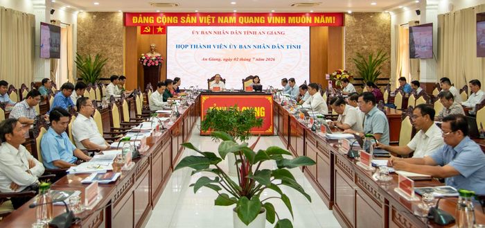 Quang cảnh cuộc họp.