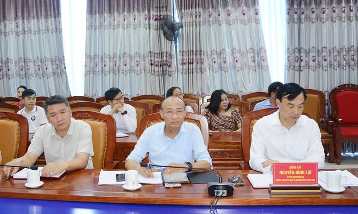 Các đồng chí lãnh đạo Ban Tuyên giáo và Dân vận Tỉnh ủy dự hội nghị tại điểm cầu tỉnh.