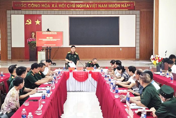 Bộ Chỉ huy Quân sự thành phố tổ chức hội thảo thu thập, xác minh thông tin, xác định danh sách, số lượng liệt sĩ hy sinh tại khu vực Hang Đá Sập (thôn Lâm Tây, xã Hà Nha). Ảnh: HUY HOÀNG