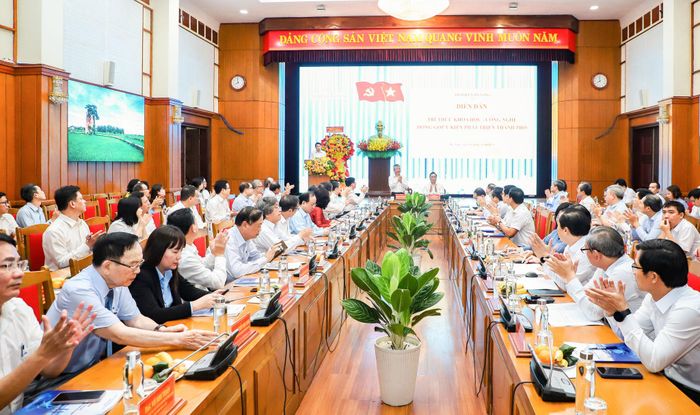 Diễn đàn Trí thức khoa học - công nghệ đóng góp ý kiến phát triển thành phố, diễn ra ngày 18/5/2026.