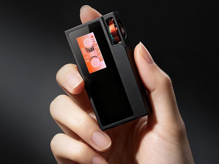 The lightweight Shanling UA6 II has a convenient rotary menu/volume dial.
