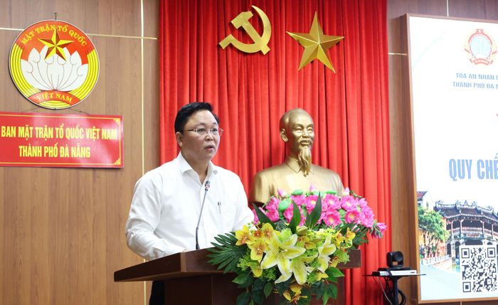 Chủ tịch Ủy ban MTTQ Việt Nam thành phố Lê Trí Thanh phát biểu tại hội nghị. Ảnh: NGỌC HÀ