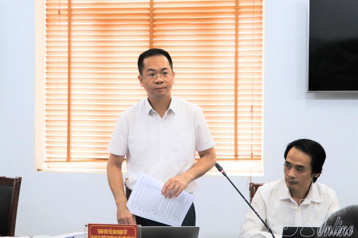 Lãnh đạo Sở Văn hóa, Thể thao và Du lịch phát biểu tại cuộc họp.