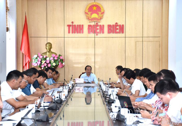 Phó Chủ tịch UBND tỉnh Nguyễn Minh Phú chủ trì cuộc họp.