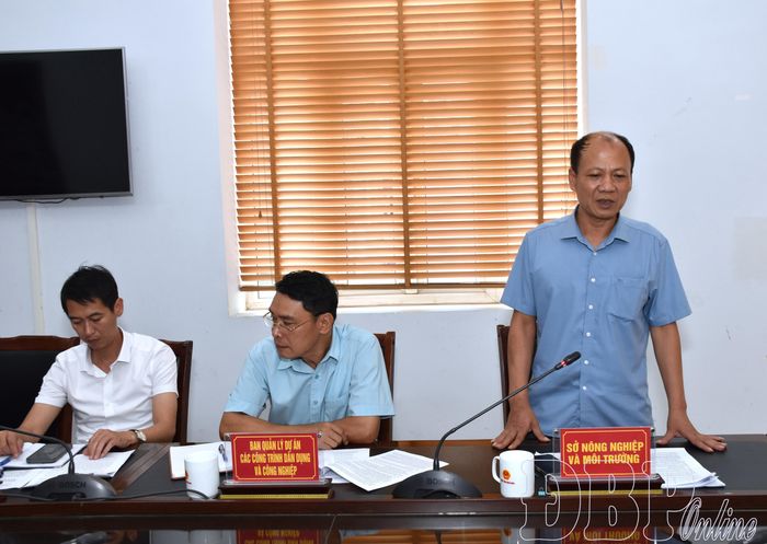 Lãnh đạo Sở Nông nghiệp và Môi trường tham gia ý kiến tại cuộc họp.