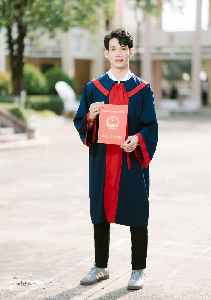 Tân thủ khoa khối A01 thành phố Đồng Nai Hoàng Lê Minh Đức. Ảnh: NVCC