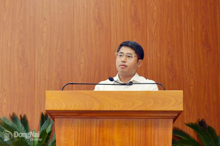 Phó Giám đốc Sở Tài chính Phạm Tuấn Anh triển khai Kế hoạch số 124-KH/TU tại buổi sinh hoạt. Ảnh: Phương Hằng