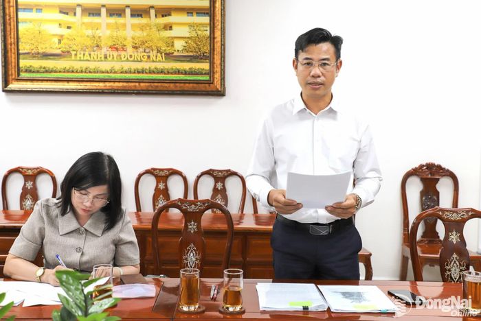 Phó Giám đốc Sở Văn hóa, Thể thao và Du lịch thành phố Đồng Nai Vũ Thanh Ngữ báo cáo tại buổi làm việc. Ảnh: My Ny