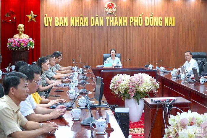 Thành ủy viên, Giám đốc Sở Tư pháp thành phố Đồng Nai Phạm Thị Bích Thủy chủ trì tại điểm cầu Đồng Nai. Ảnh: An Nhơn