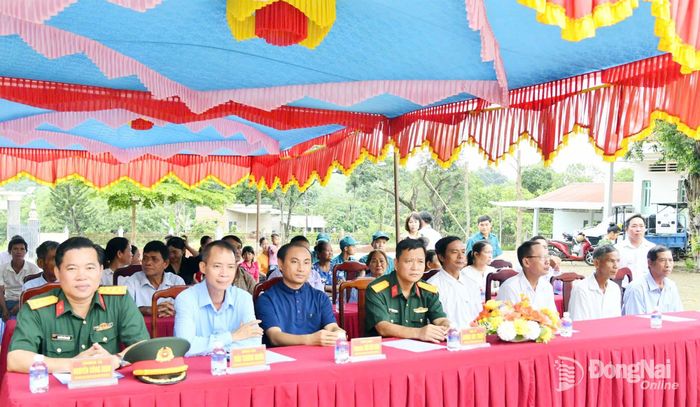 Các đại biểu tham dự lễ. Ảnh: Minh Tiến