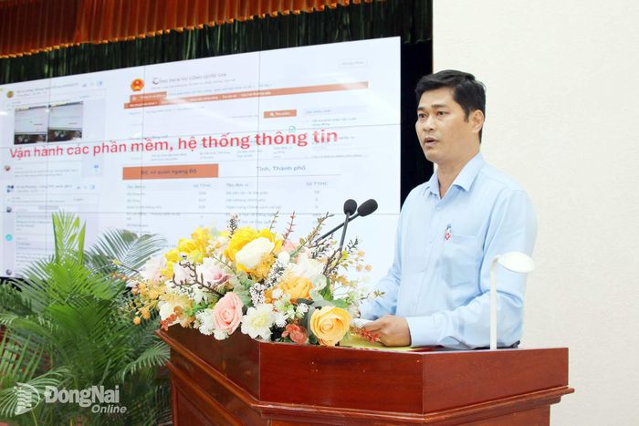 Phó Giám đốc phụ trách Trung tâm Phục vụ hành chính công phường Bình Phước Nguyễn Thái Sơn trình bày tham luận tại hội nghị. Ảnh: Hải Quân