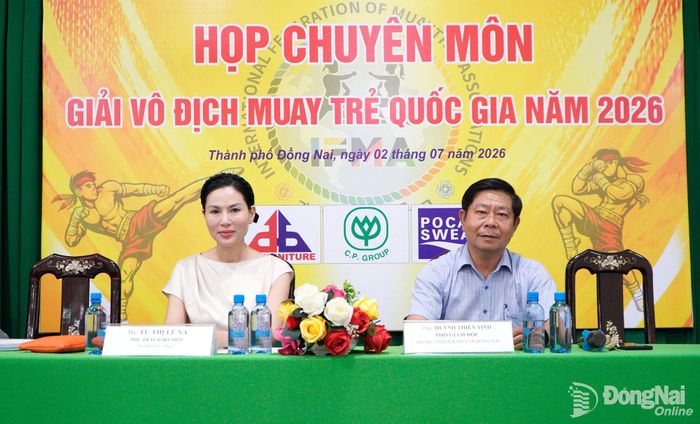 Đại diện Ban tổ chức điều hành cuộc họp chuyên môn. Ảnh: Thủy Tiên