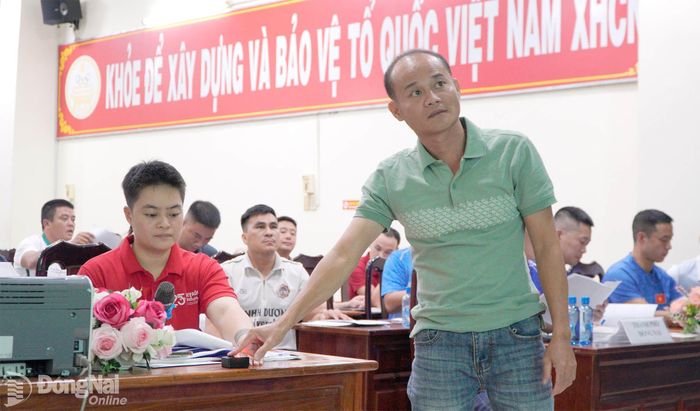 Ban tổ chức tiến hành bốc thăm xếp lịch thi đấu cho các đoàn tham dự giải. Ảnh: Thủy Tiên