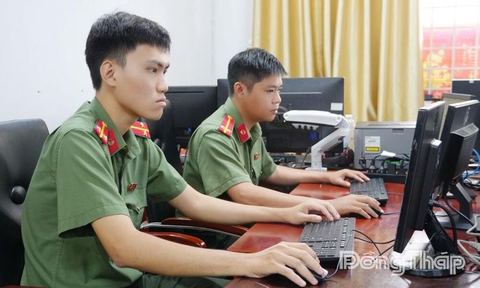 Phòng Tham mưu - Công an tỉnh nghiên cứu, ứng dụng công nghệ thông tin, đẩy mạnh chuyển đổi số. Ảnh: Trọng Tín