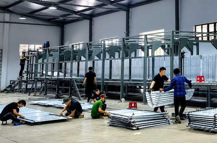Công nhân làm việc tại Công ty TNHH Sản xuất Bông gòn Bình Định. Ảnh: Hải Yến