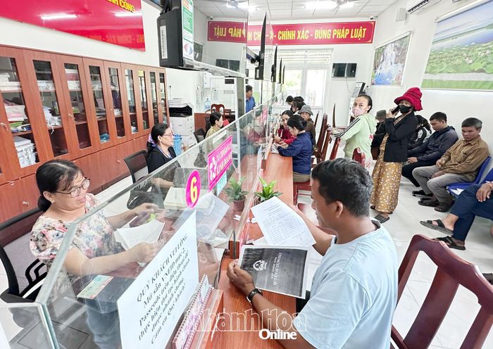 Trung tâm Phục vụ hành chính công xã Phước Hữu được đầu tư khang trang, phục vụ tốt nhu cầu của người dân, doanh nghiệp.