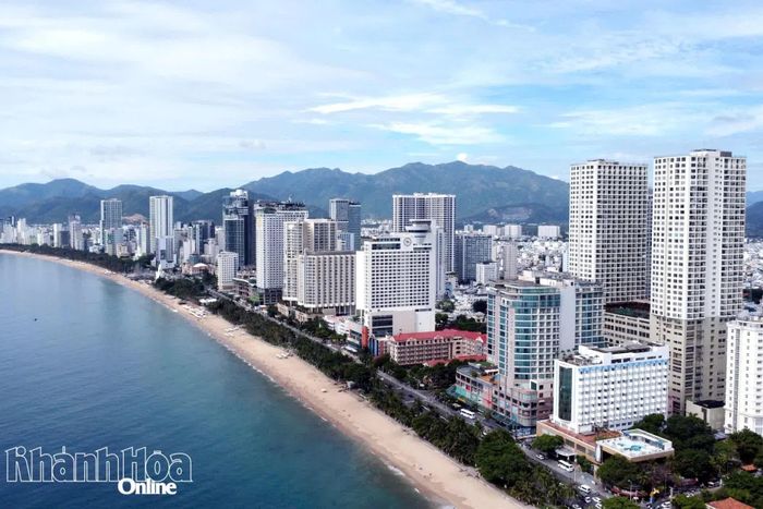 Đường Trần Phú, phường Nha Trang nhìn từ trên cao.
