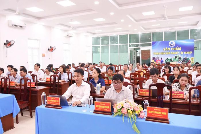 Các đại biểu dự hội nghị.