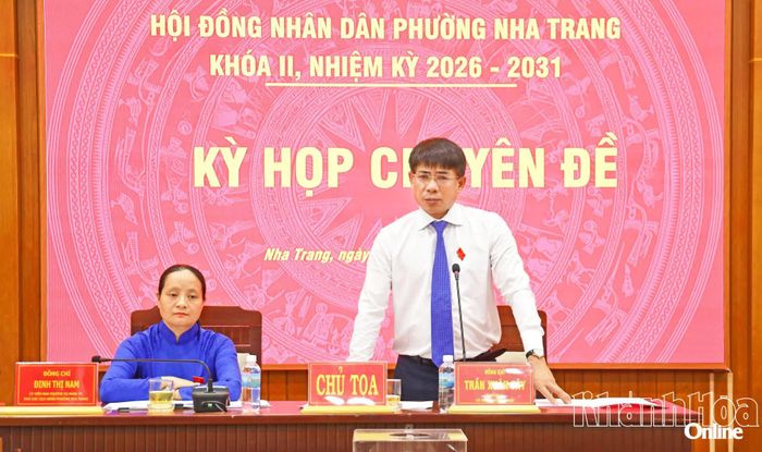 Chủ trì kỳ họp.