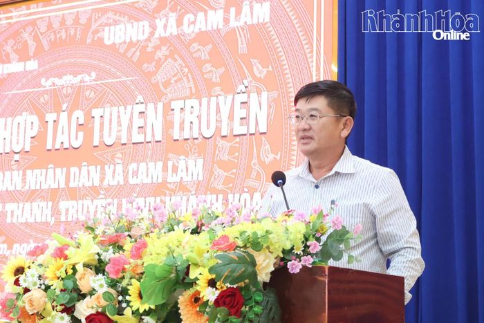 Giám đốc Báo và Phát thanh, Truyền hình Khánh Hòa Lê Hoàng Triều phát biểu tại lễ ký kết.