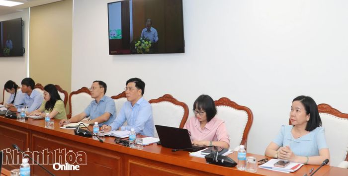 Các đại biểu tham dự hội nghị tại điểm cầu Khánh Hòa.