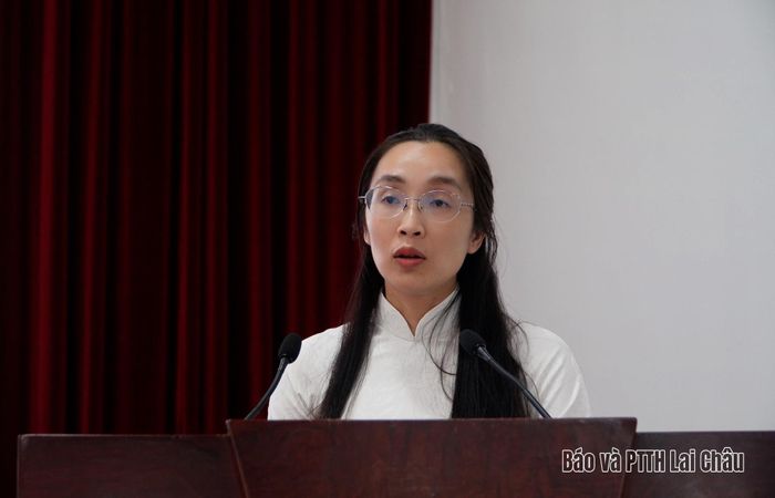 Lãnh đạo Phòng Tổ chức biên chế phát biểu tham luận.
