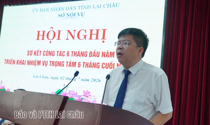 Đồng chí Lò Văn Hương - Giám đốc Sở Nội vụ phát biểu chỉ đạo hội nghị.