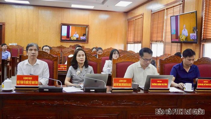 Đại biểu sở, ban, ngành tỉnh dự hội nghị.