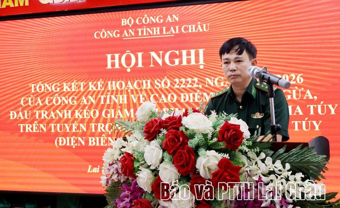 Đại diện Phòng Nghiệp vụ Bộ đội Biên phòng tỉnh tham luận tại hội nghị.