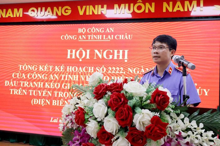 Lãnh đạo Viện Kiểm sát nhân dân tỉnh phát biểu tại hội nghị.