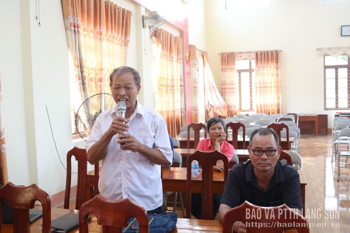 Người dân xã Tuấn Sơn phát biểu ý kiến liên quan đến công tác sắp xếp thôn trên địa bàn xã